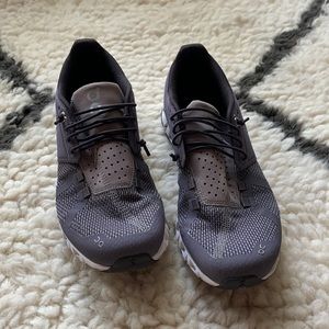 ON CLOUD V2 Running Shoe NWOT
